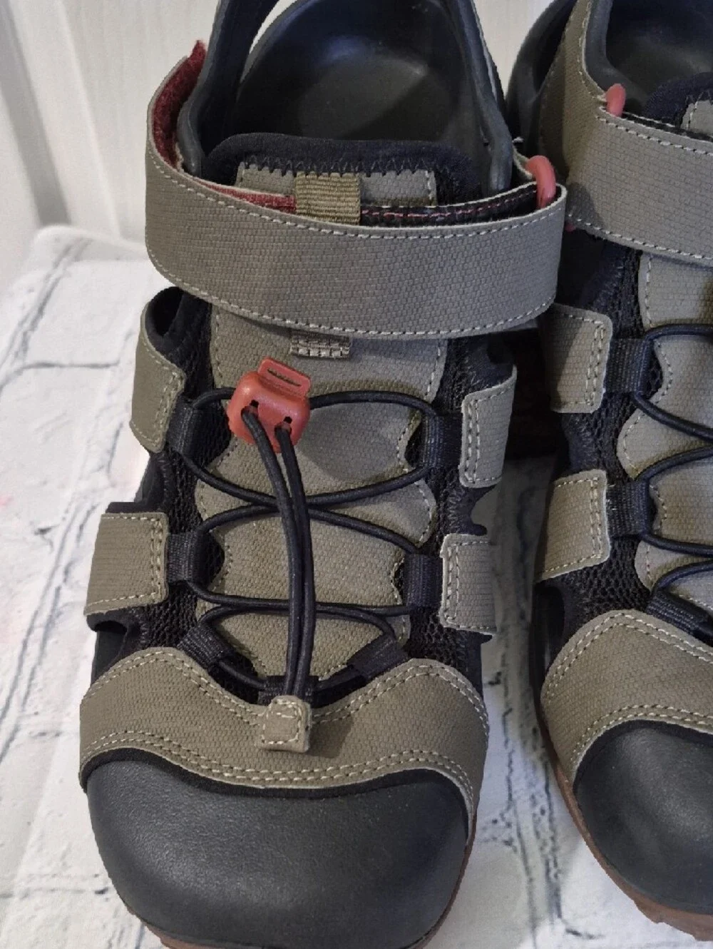 TEVA FLINTWOOD US MEN 8 - WOMEN 10 Closed-Toe Sandals in Olive Green and Black